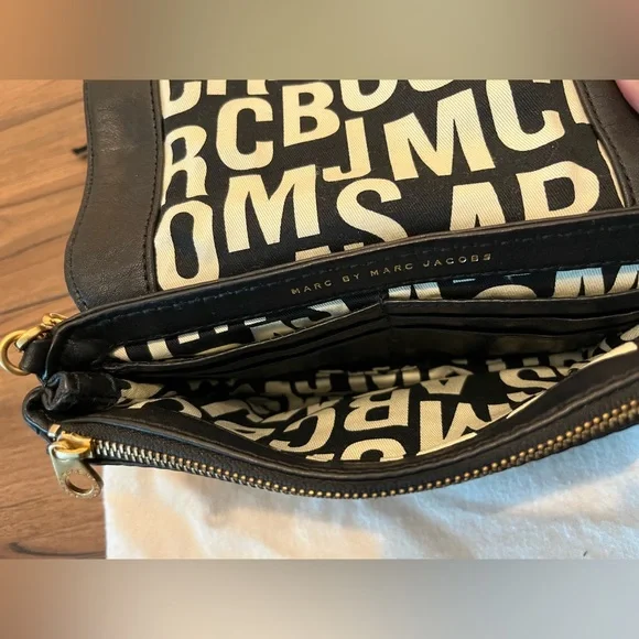 Marc by Marc Jacobs Totally Turnlock Crossbody Clutch - Picture 3 of 10